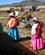 612 Kvinderne Paa Sivoeen Tager Imod Titicacasoeen Peru Anne Vibeke Rejser IMG 7539
