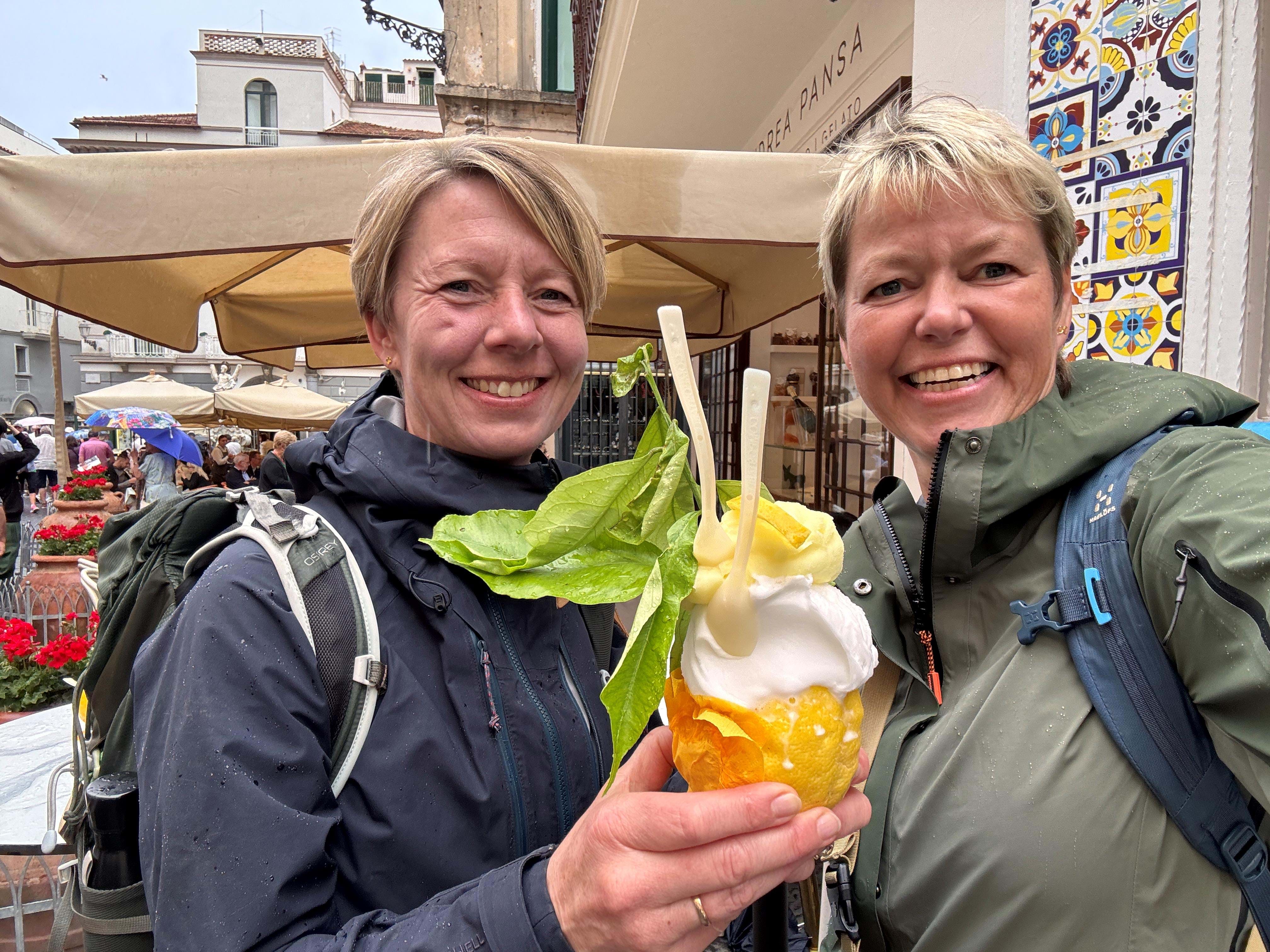 Italien Amalfikysten Sorrentohalvøen Amalfi Is 2025 Foto Anne Vibeke Rejser (2)